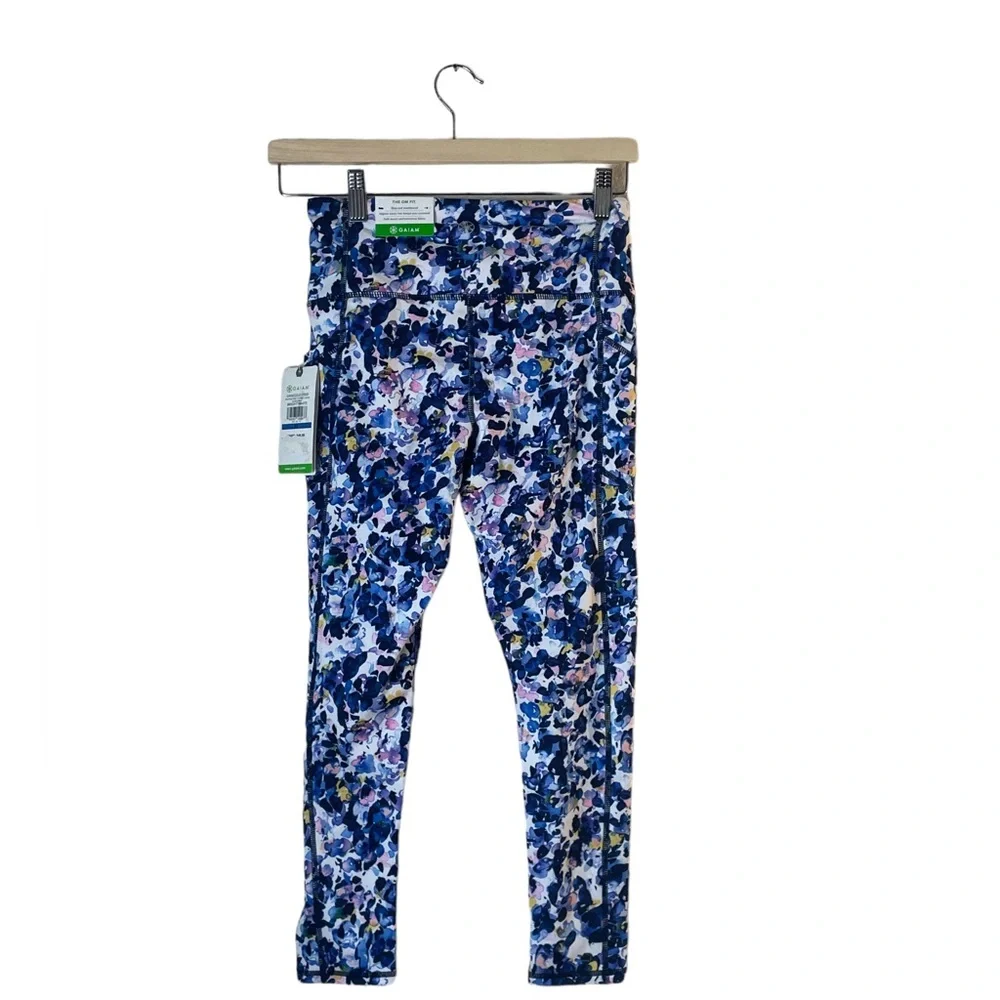 Gaiam purple capri leggings with‎ pockets XS